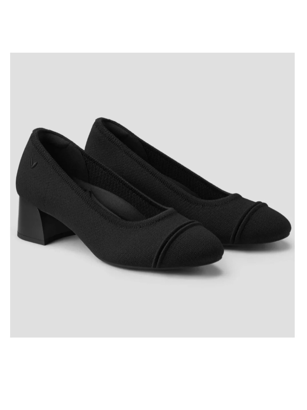 Vivaia Julie Pro Stretch Knit Pumps
Black Round Toe Block Heels SZ 37 US 6.5